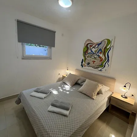 House Dorina Πούλα